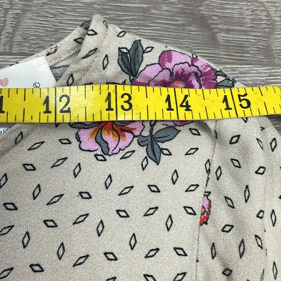 Urban Romantics Floral Tiered 3/4 Bell Sleeve Blouse L - Picture 7 of 16